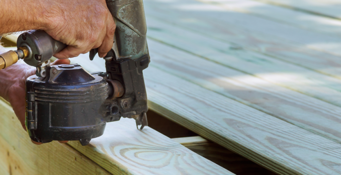 A man cutting the wood using jig saw